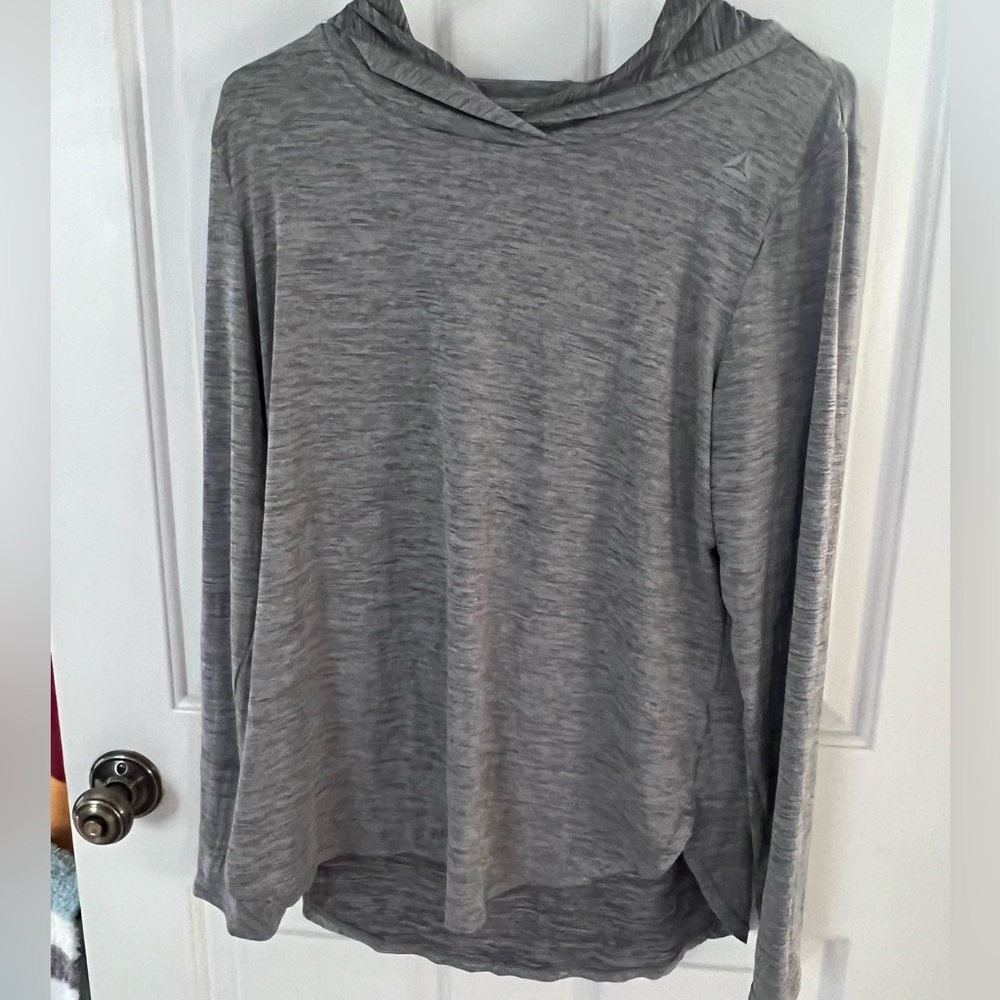 Reebok Woman’s Long Sleeve  Hooded Athletic Shirt NWOT